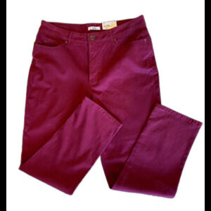 Croft and Barrow Womens Plus Size 14 Midrise NWT Wine Colored Capri Cropped Pant